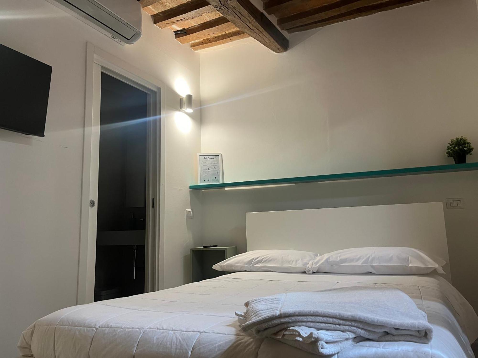 L'Inferno Di Dante Bed and Breakfast Gubbio Rum bild