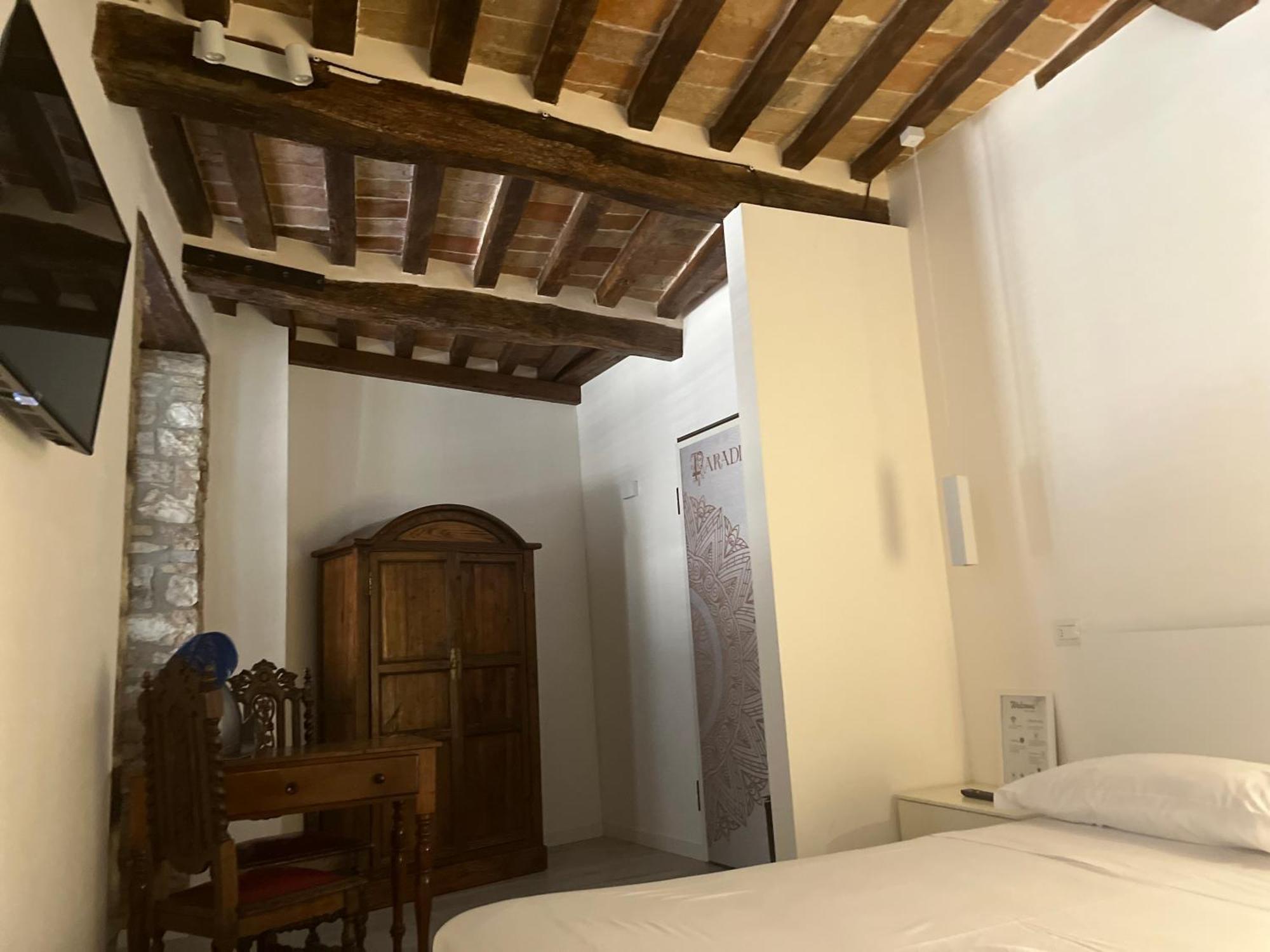 L'Inferno Di Dante Bed and Breakfast Gubbio Rum bild